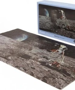 Kikkerland Puzzel – Ruimtewandeling – Astronaut Op De Maan - 135+ Stukjes -Goedkope puzzels winkel 550x350 2