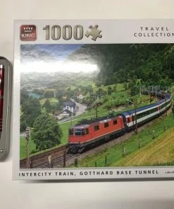 King International King - Legpuzzels Volwassenen 1000 Stukjes - Intercity Train, Gotthard Base Tunnel - Travel Collection | 68 X 49 Cm | Inclusief Unieke En Praktische Rode, Blauwe Schrijvende Laserpen In Luxe Opbergbox.