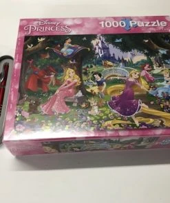 King International King - Legpuzzel - Beautyful Day 1000 Stuk | 68 X 49 Cm | Disney Collection Inclusief Unieke En Praktische Rode, Blauwschrijvende Laserbalpen In Luxe Opbergbox.